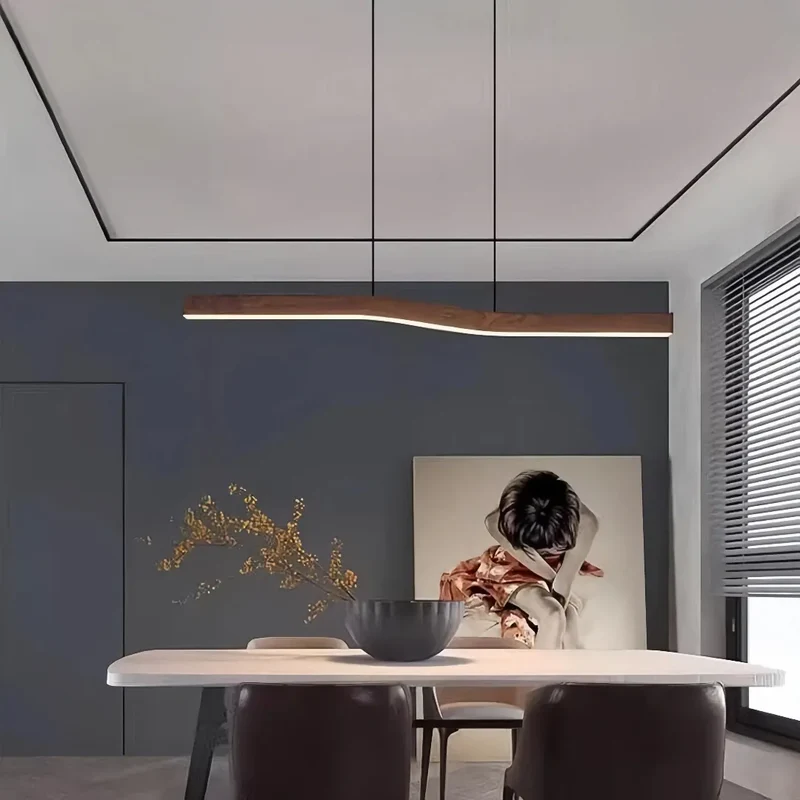 Skandinavische horizontale lange Pendelleuchte in Holzoptik für Esszimmer