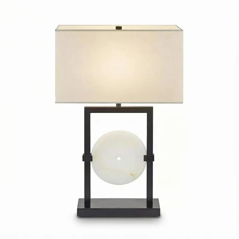 Europäische Designtischlampe aus Metall und Weiß – Spectra