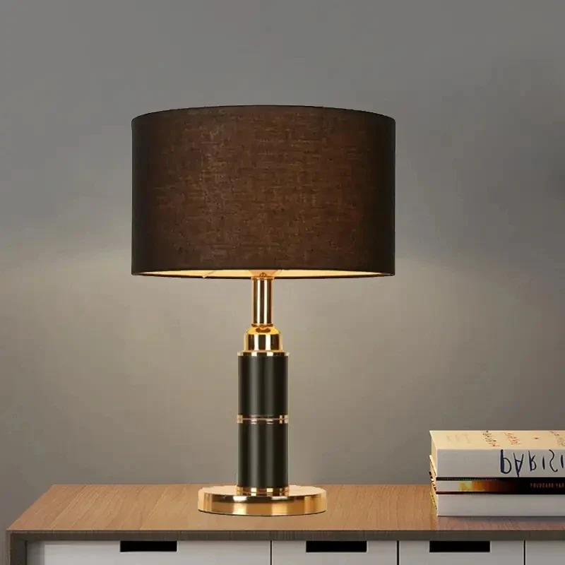Nachttischlampe mit nordischem Design und zeitloser Eleganz – Sirocco