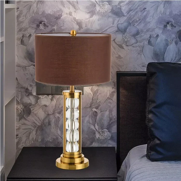 Moderne Nachttischlampe mit warmer und eleganter Atmosphäre – Saphira