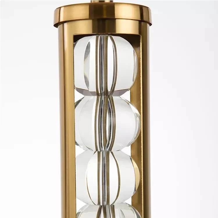 Moderne Nachttischlampe mit warmer und eleganter Atmosphäre – Saphira