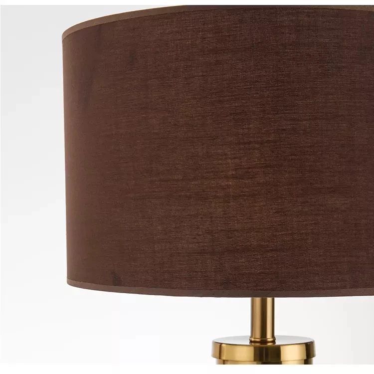 Moderne Nachttischlampe mit warmer und eleganter Atmosphäre – Saphira