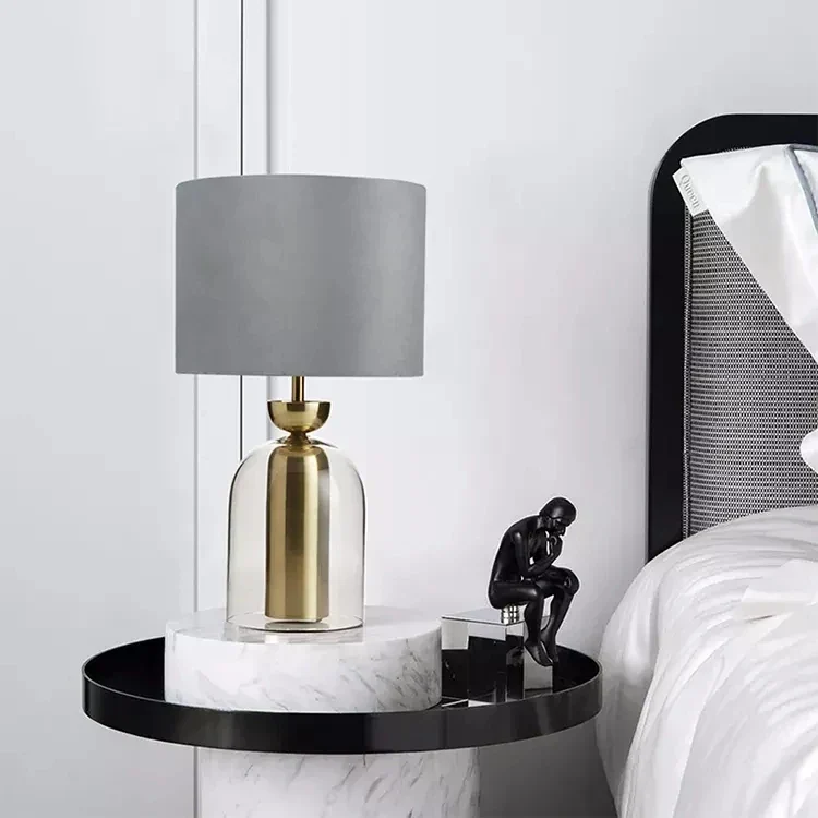 Moderne Tischlampe mit sanftem Licht und gemütlicher Atmosphäre – Lueur d'Ambre