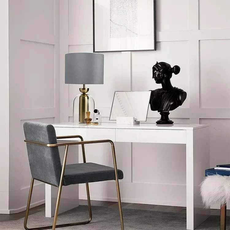 Moderne Tischlampe mit sanftem Licht und gemütlicher Atmosphäre – Lueur d'Ambre