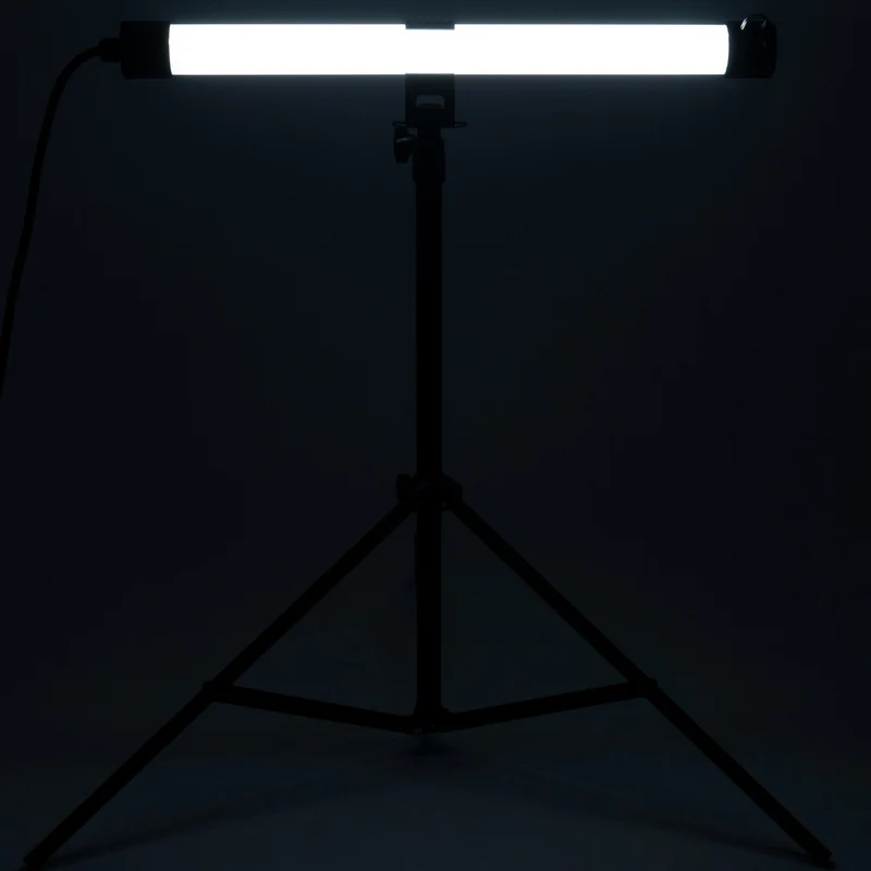 LED-Arbeitsleuchte auf Stativ 1500 - Höhenverstellbar bis 120 cm und drehbar - Leichtgewicht - 20W