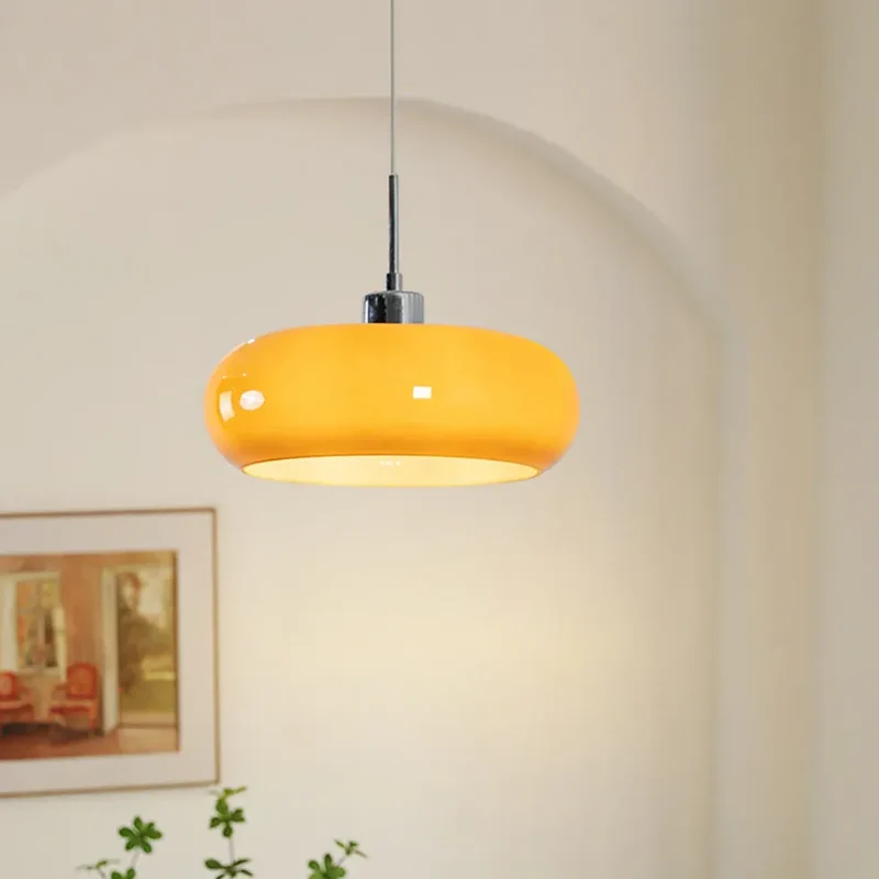 Bauhaus Pendelleuchte aus Glas fürs Esszimmer
