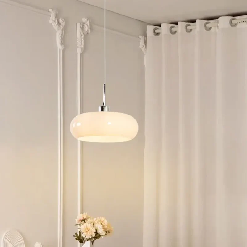 Bauhaus Pendelleuchte aus Glas fürs Esszimmer