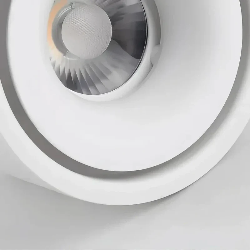 Schwenkbarer Aufbaustrahler im modernen Design für das Wohnzimmer