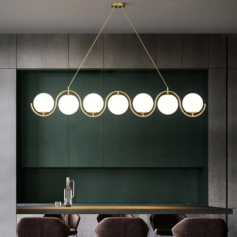 Design-Hängeleuchte mit Kugel aus Metall und Glas für gemütliche Atmosphäre – Althéa