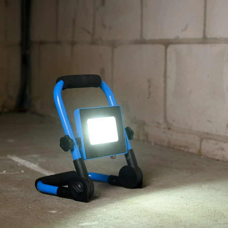 Akku-LED-Arbeitsstrahler auf Gestell blau 10 Watt Laufzeit 2,5h - LED's Light Basic