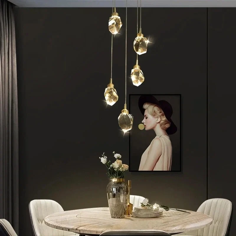 Elegante Hängeleuchte mit luxuriösen Kristallen & warmem Halo – Zénith