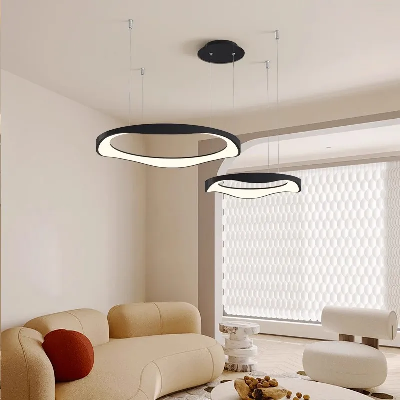 Moderne Deckenleuchte mit geometrischem Design & sanftem Halo – Stratus