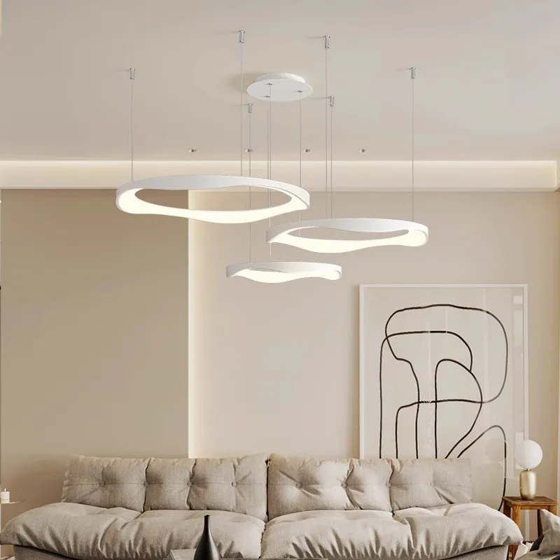 Moderne Deckenleuchte mit geometrischem Design & sanftem Halo – Stratus