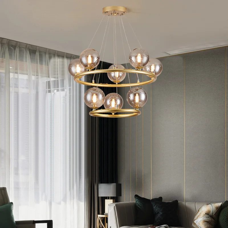 Eleganter Kronleuchter aus Metall und Glas, hohe Qualität – Luzia