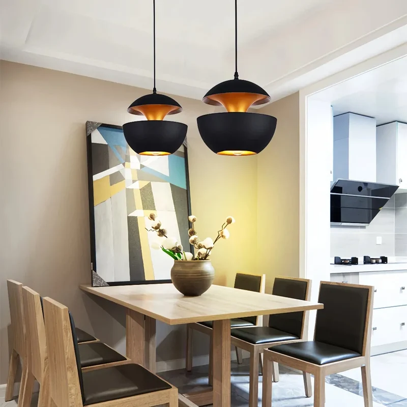 Moderne Kugel-Pendelleuchte aus Metall für Esszimmer und Esstisch