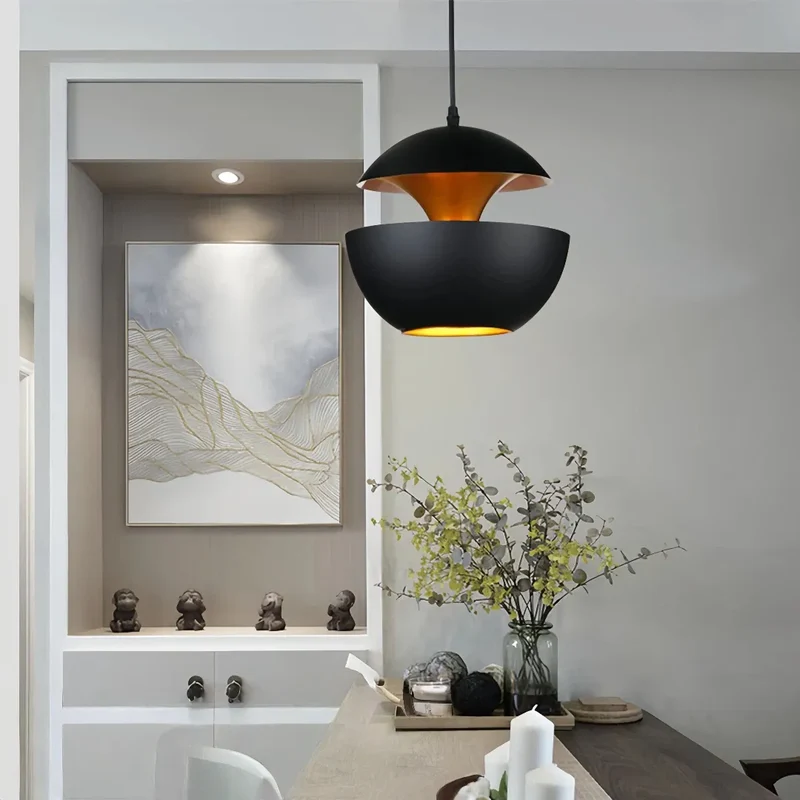 Moderne Kugel-Pendelleuchte aus Metall für Esszimmer und Esstisch