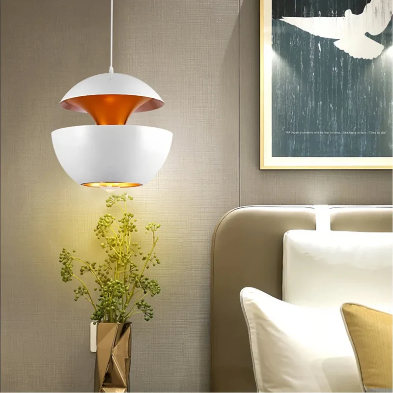 Moderne Kugel-Pendelleuchte aus Metall für Esszimmer und Esstisch