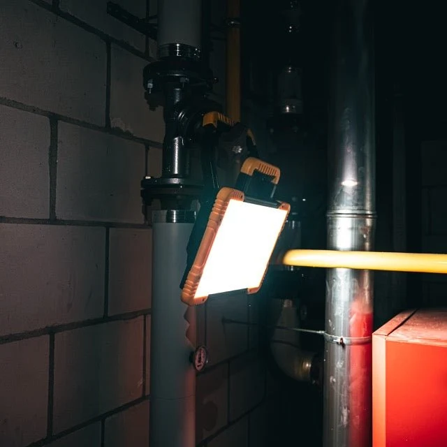 LED-Baustrahler für 18V Werkzeugakkus 40W kaltweiß IK08 IP54 - LED's Work