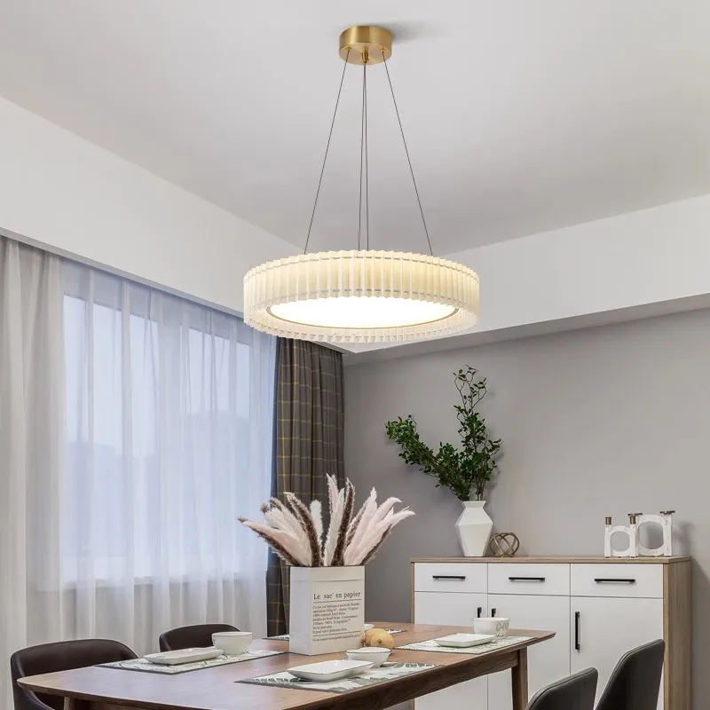 Harmonische Hängeleuchte mit purem, grafischem Stil – Iséora