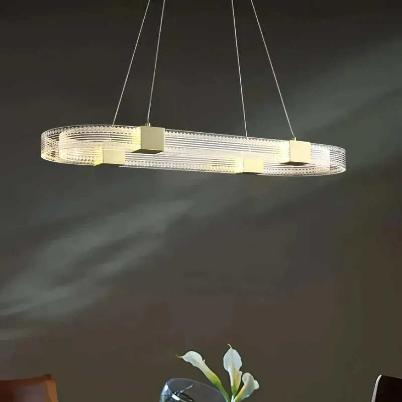 Moderne Ring Pendelleuchte in Goldoptik, dimmbar, ideal für Wohnzimmer