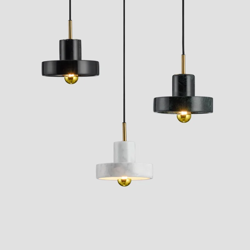 Minimalistische Architektur-Hängeleuchte aus Gold – Dorée