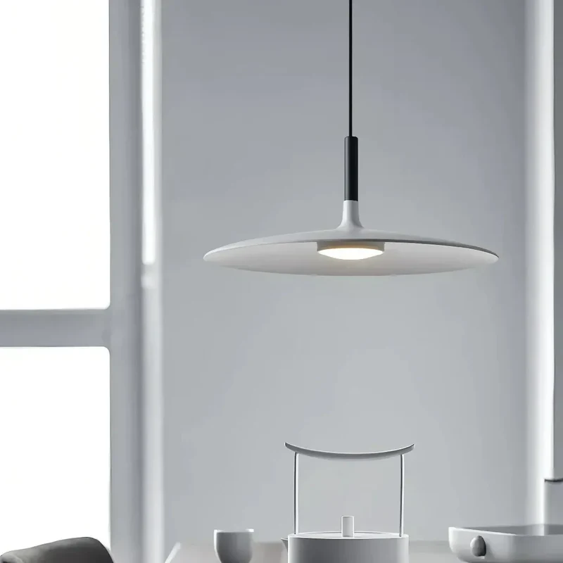 Moderne LED Pendelleuchte im UFO-Design für Esszimmer