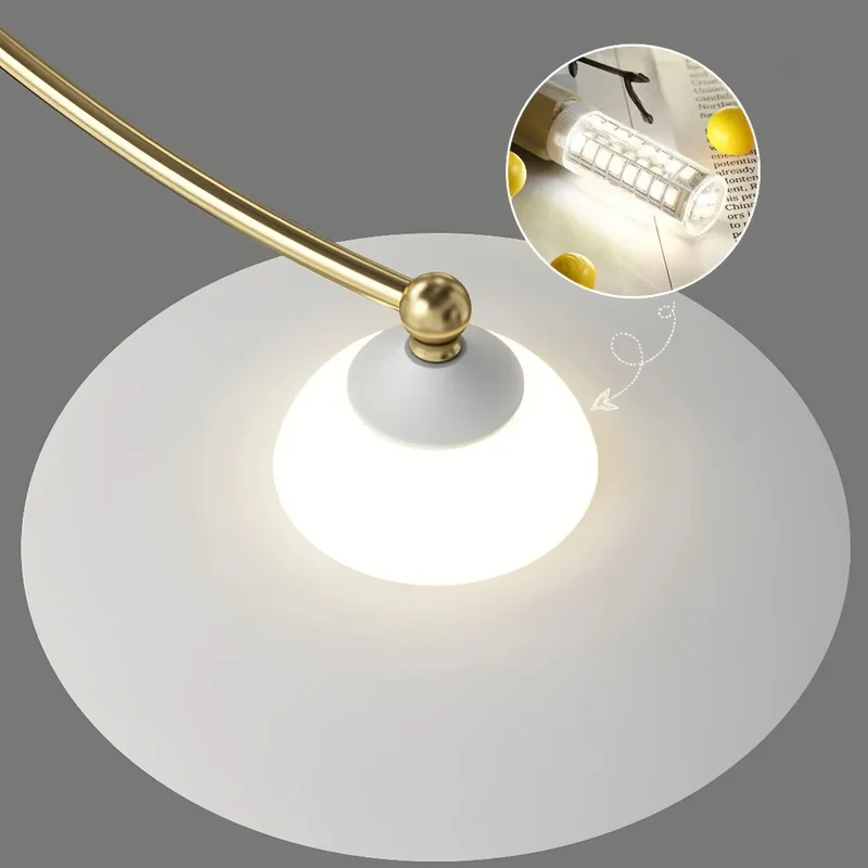 Moderner LED Kronleuchter in Gold für das Wohnzimmer