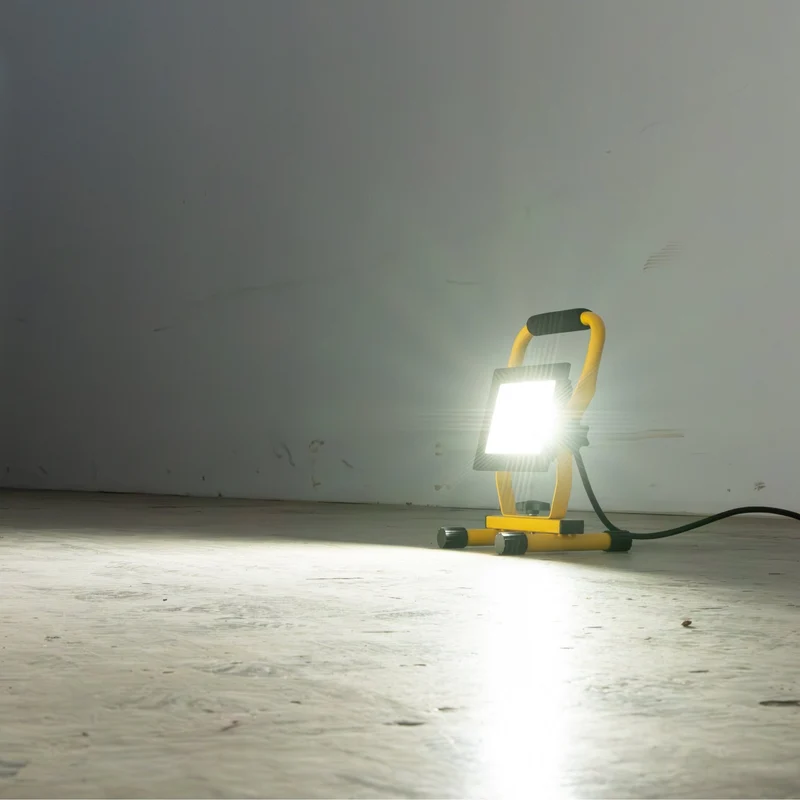 LED-Arbeitsstrahler 30W neutralweiß IP54 1,5 m Zuleitung - LED's Work