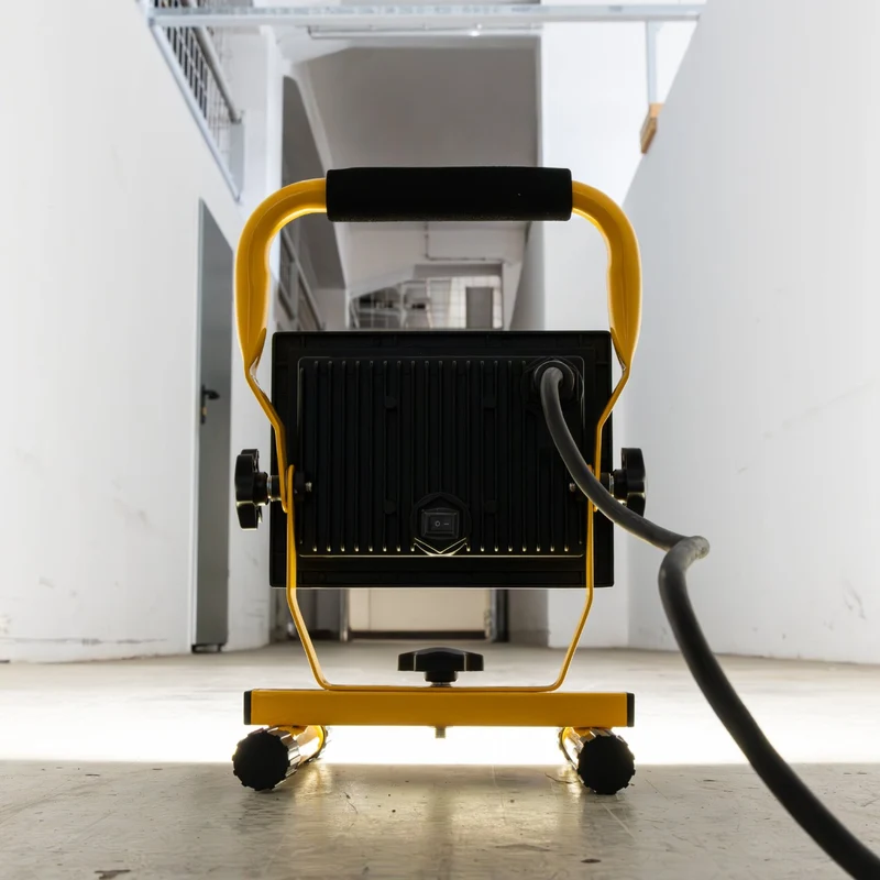 LED-Arbeitsstrahler 30W neutralweiß IP54 1,5 m Zuleitung - LED's Work