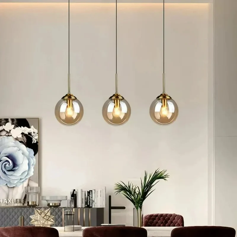 Moderne Glas Pendelleuchte in Kugelform für Esszimmer & Esstisch