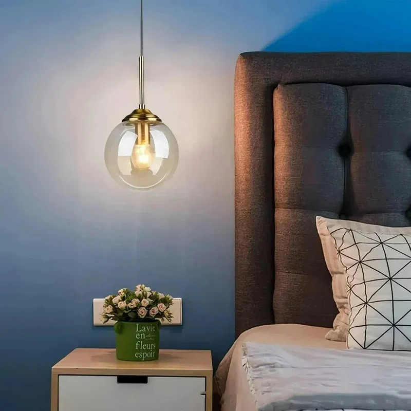 Moderne Glas Pendelleuchte in Kugelform für Esszimmer & Esstisch