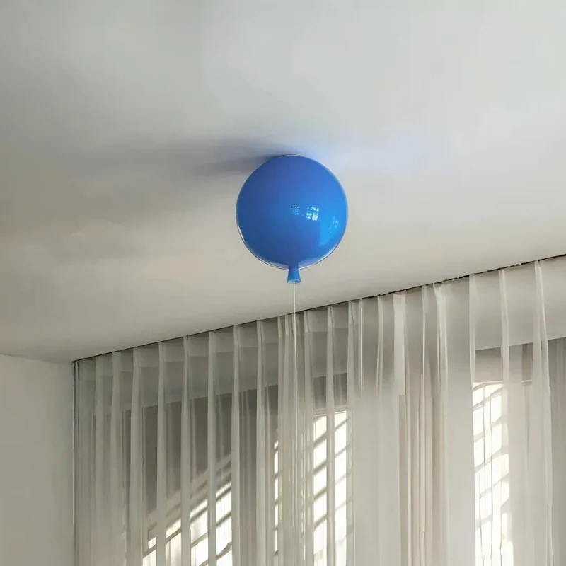 Moderne Kugel-Deckenleuchte im Ballon-Design für das Kinderzimmer