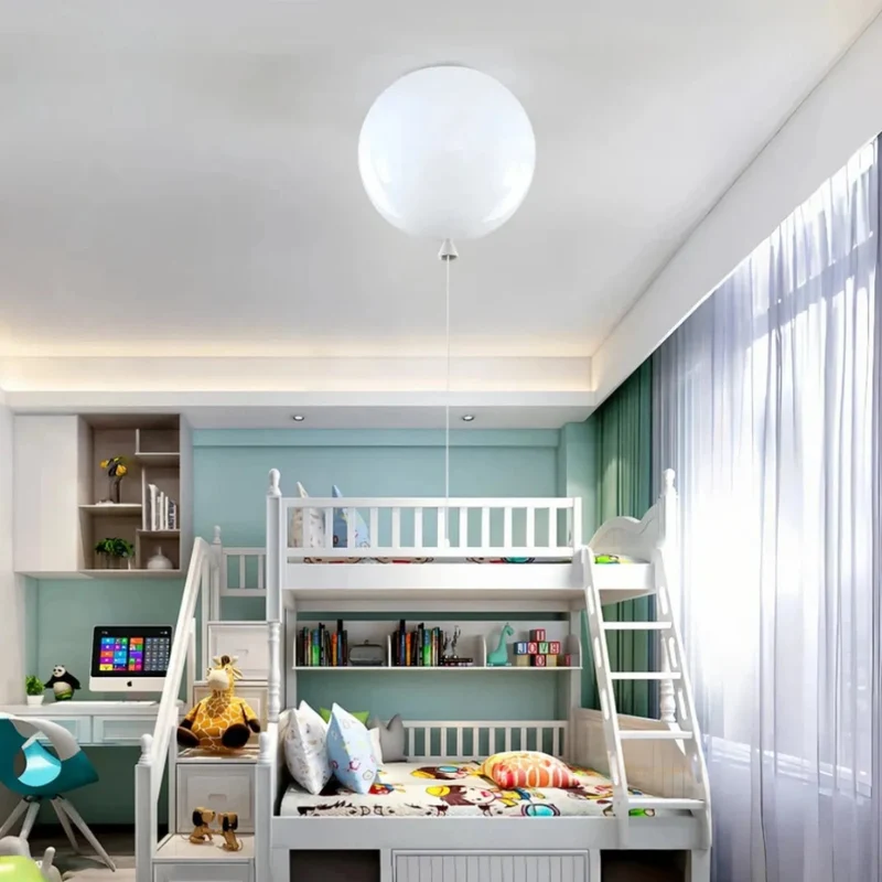 Moderne Kugel-Deckenleuchte im Ballon-Design für das Kinderzimmer