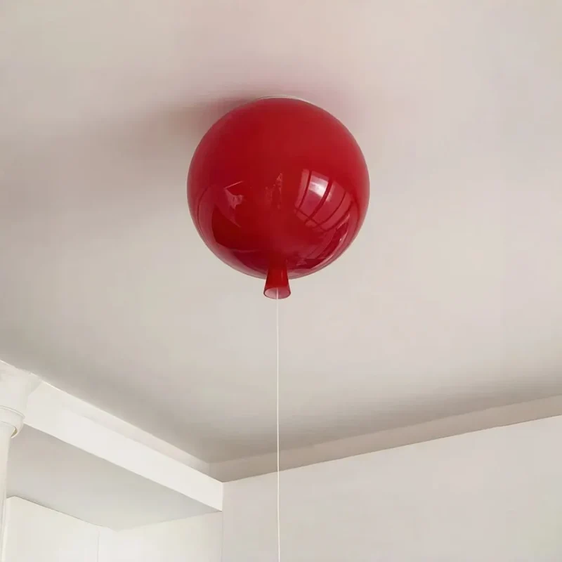 Moderne Kugel-Deckenleuchte im Ballon-Design für das Kinderzimmer