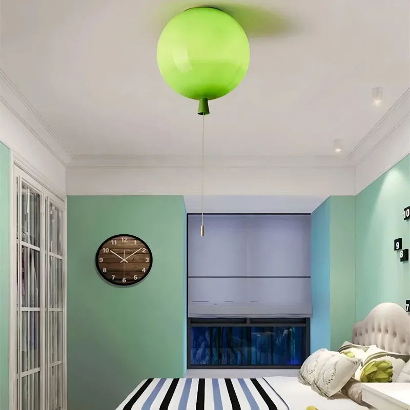 Moderne Kugel-Deckenleuchte im Ballon-Design für das Kinderzimmer