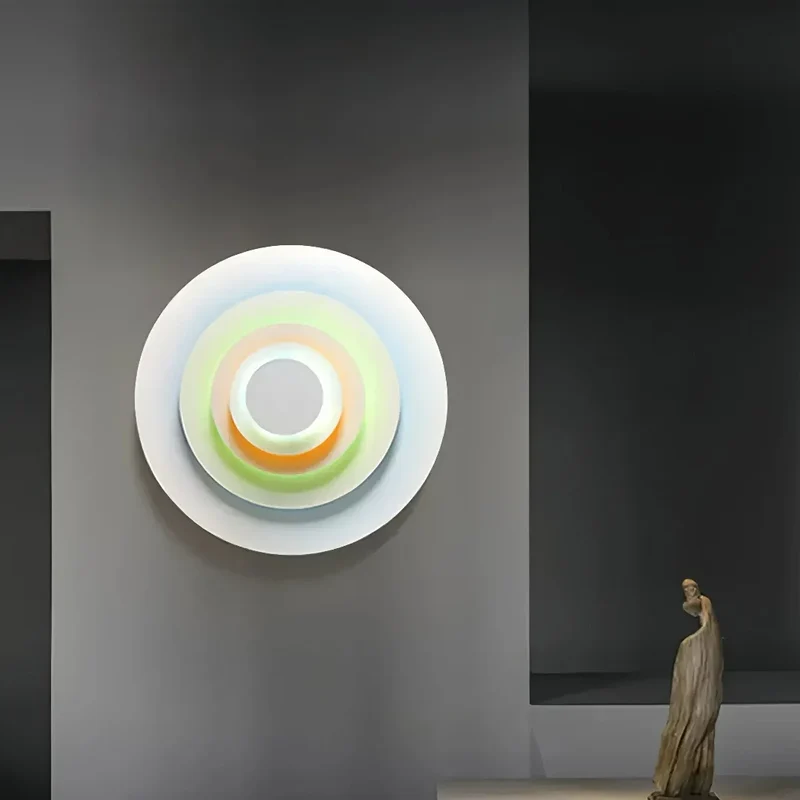 Moderne LED-Wandleuchte in Blumenform – rund & flach, aus Metall