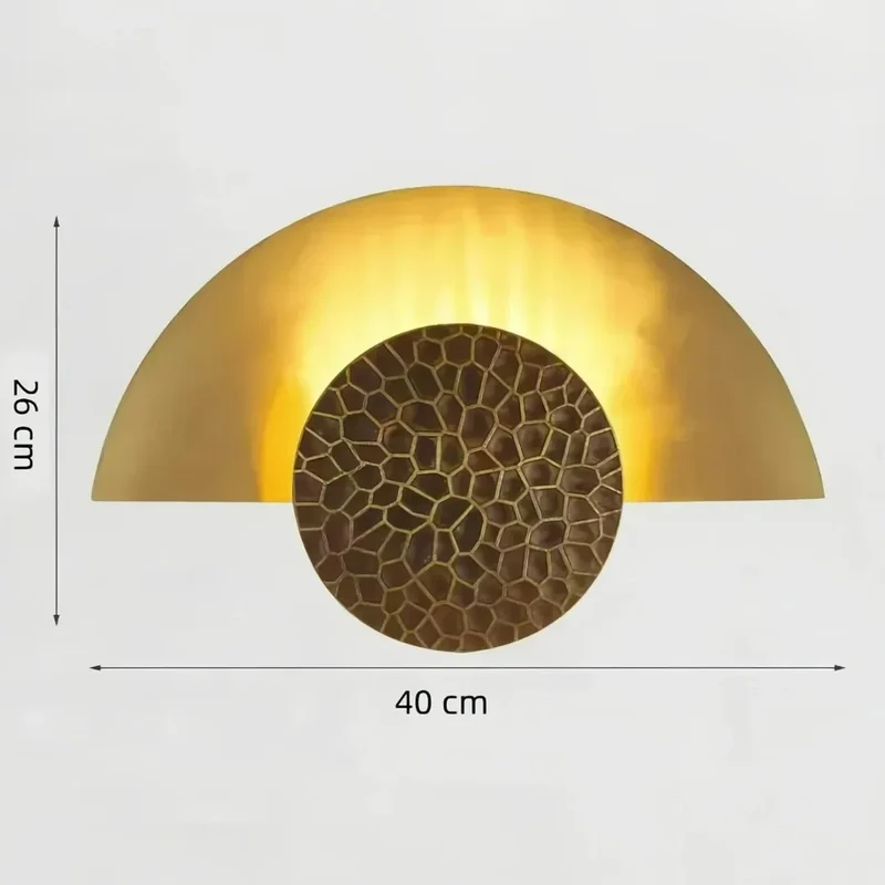 Moderne Halbmond Wandleuchte aus Metall in Gold fürs Schlafzimmer