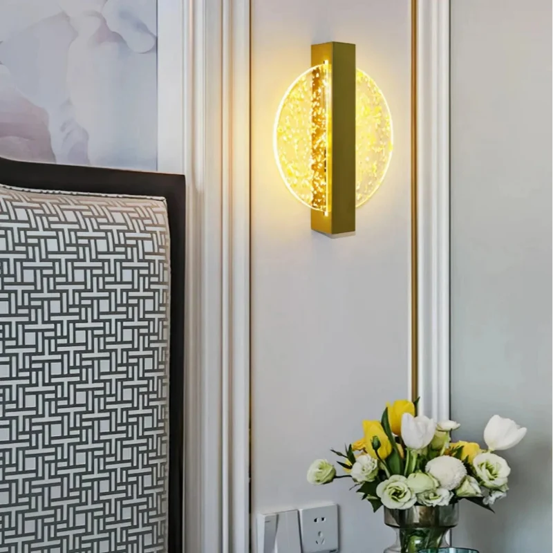 Moderne Wandleuchte aus Eisen und Acryl fürs Schlafzimmer