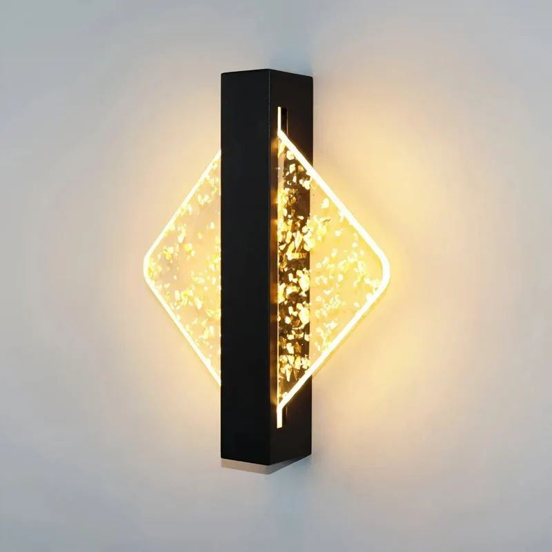Moderne Wandleuchte aus Eisen und Acryl fürs Schlafzimmer