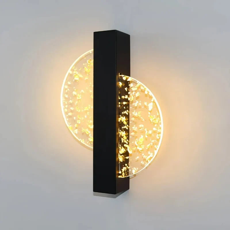 Moderne Wandleuchte aus Eisen und Acryl fürs Schlafzimmer