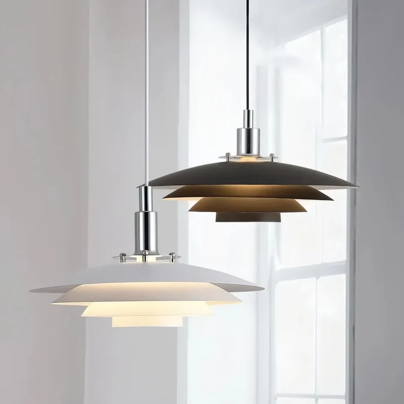 Moderne UFO Pendelleuchte aus Metall für den Esstisch