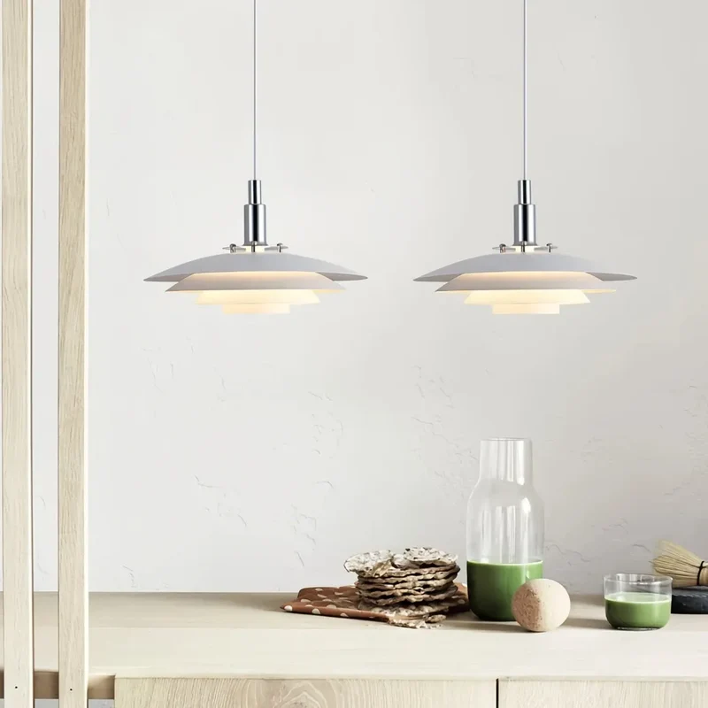 Moderne UFO Pendelleuchte aus Metall für den Esstisch