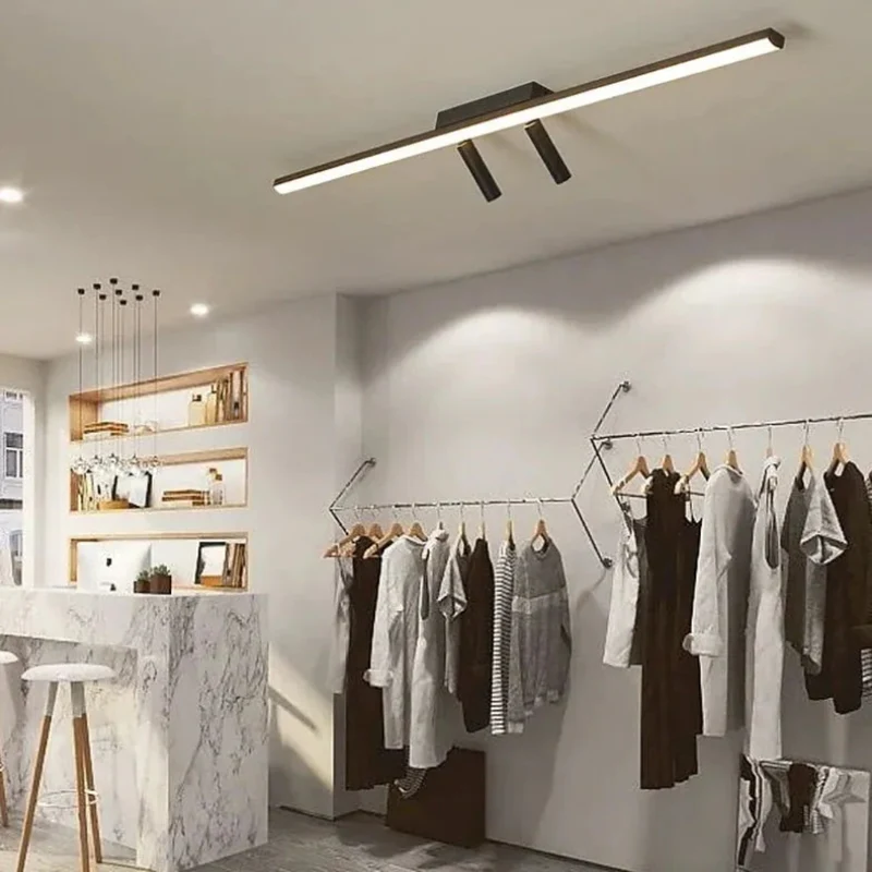 Moderne LED-Deckenleuchte mit Spots in Schwarz für Wohnzimmer