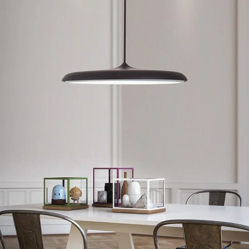 Energieeffiziente LED-Hängeleuchte im eleganten Stil – Nébulo