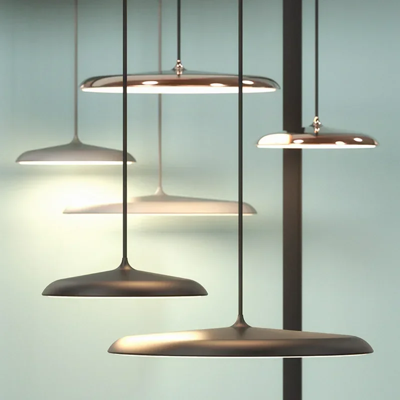 Energieeffiziente LED-Hängeleuchte im eleganten Stil – Nébulo
