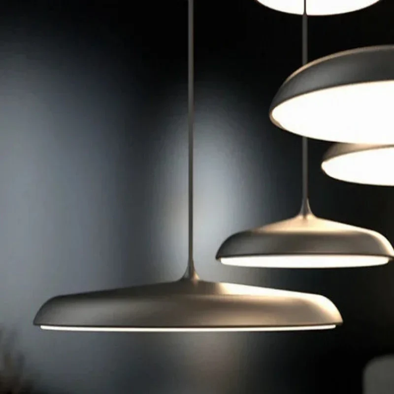 Energieeffiziente LED-Hängeleuchte im eleganten Stil – Nébulo