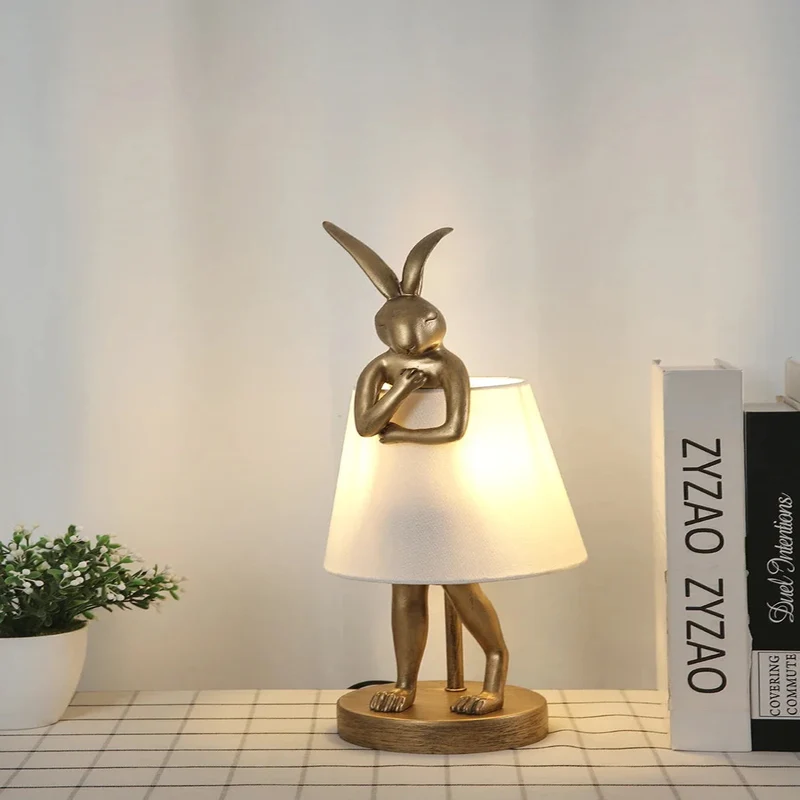 Elegantes Nachtlicht mit moderner Tiersilhouette – Auralis