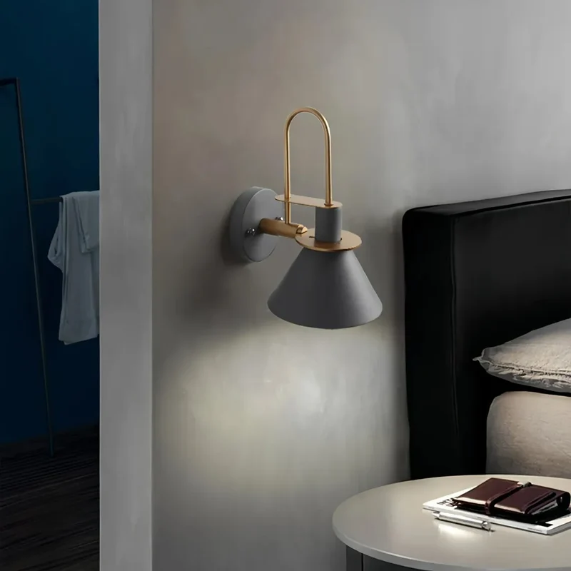 Moderne LED-Wandleuchte aus Metall für das Schlafzimmer, konisches Design