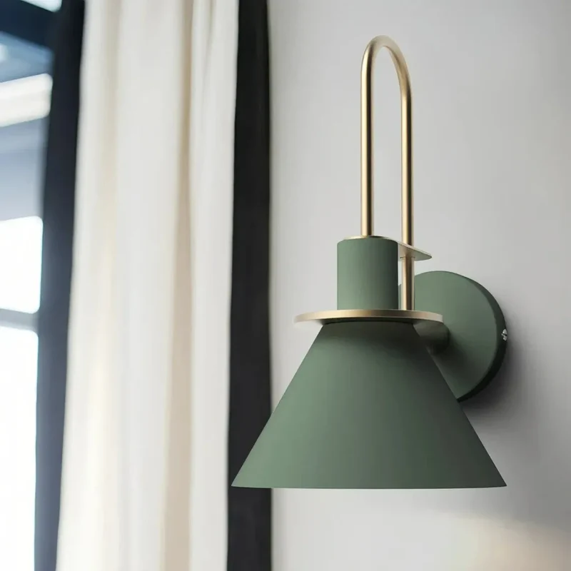 Moderne LED-Wandleuchte aus Metall für das Schlafzimmer, konisches Design