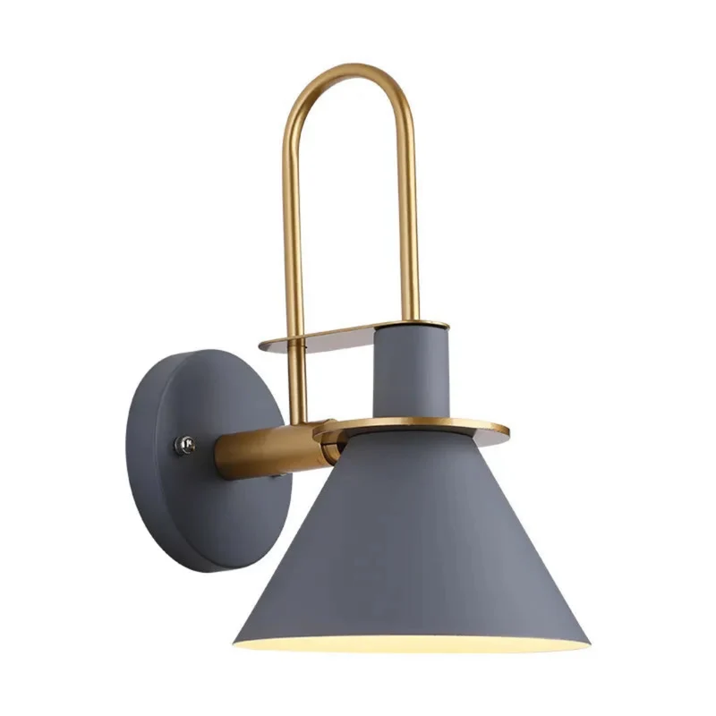 Moderne LED-Wandleuchte aus Metall für das Schlafzimmer, konisches Design